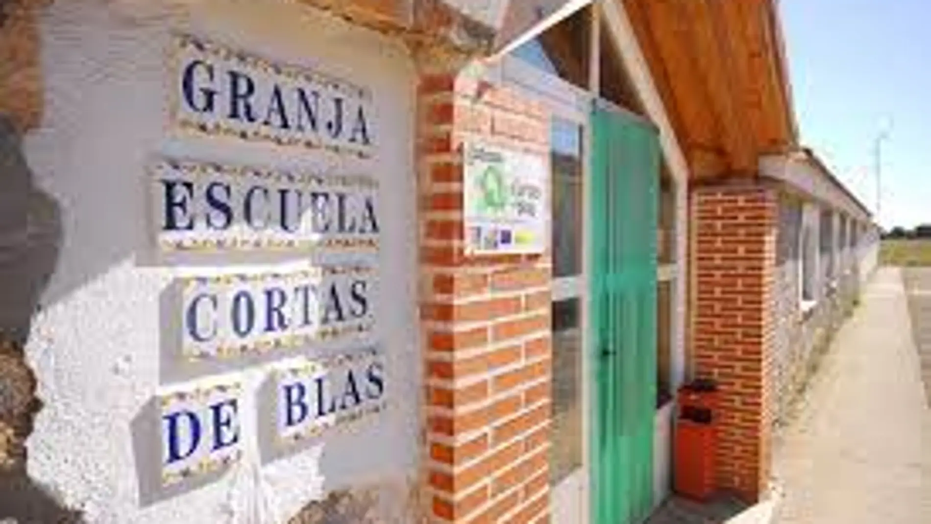 Fachada de la Granja Escuela "Cortas de Blas"