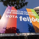 Cartel electoral de Feijóo en el Paseo de la Castellana de Madrid