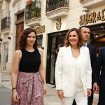 Ayuso con vestido de Maje.