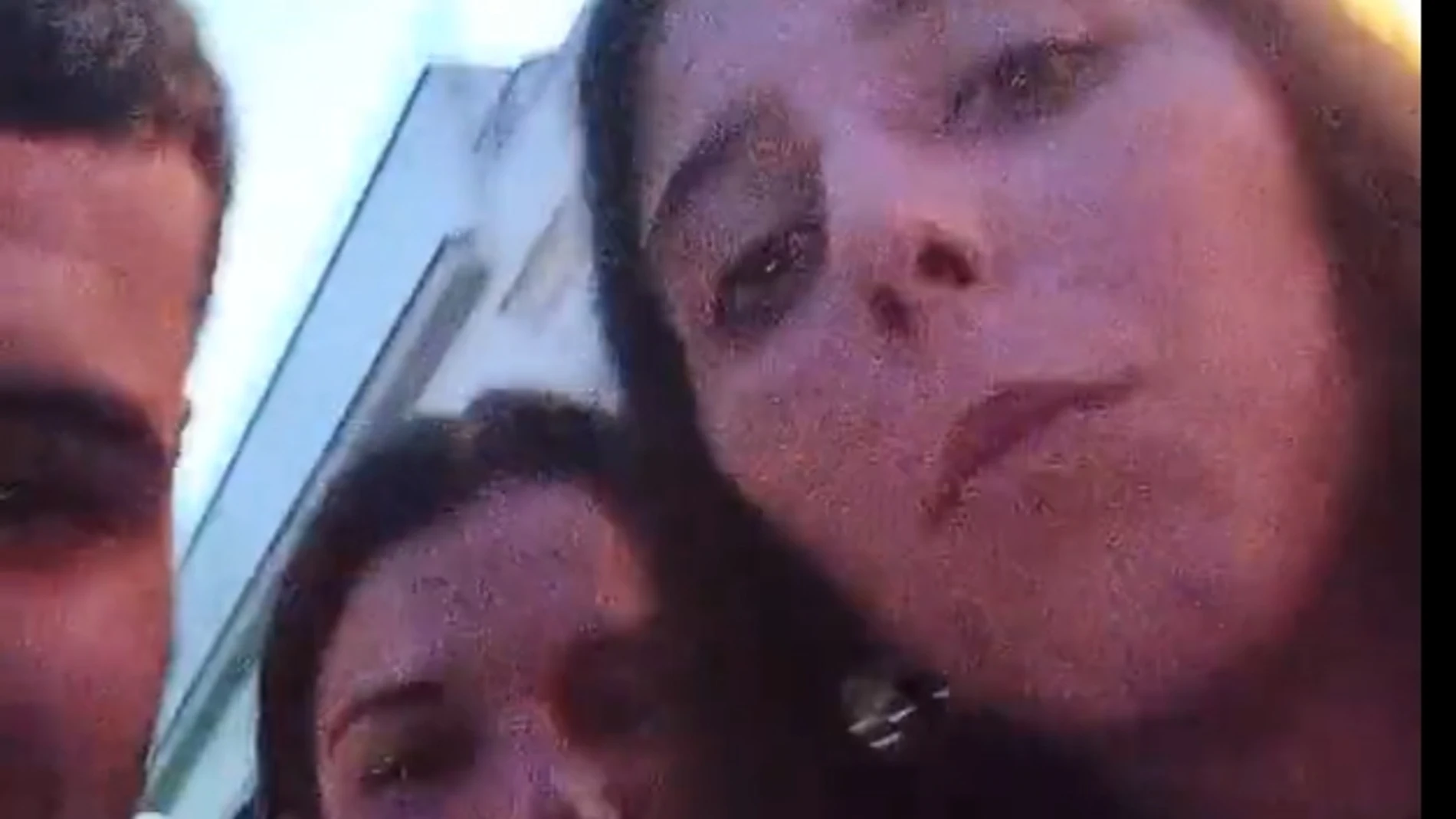 Captura del vídeo que grabaron las personas que localizaron el móvil en Córdoba