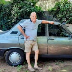 Abuelo argentino recibe un inolvidable regalo: su nieto ahorra 3 años y le compra el coche que siempre quiso