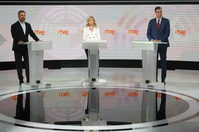 Así les hemos contado en directo el debate a tres: Sánchez y Díaz, de la mano: 