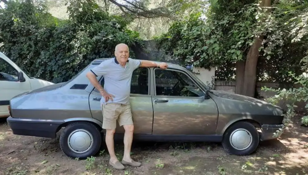 Abuelo argentino recibe un inolvidable regalo: su nieto le compra el auto que siempre quiso