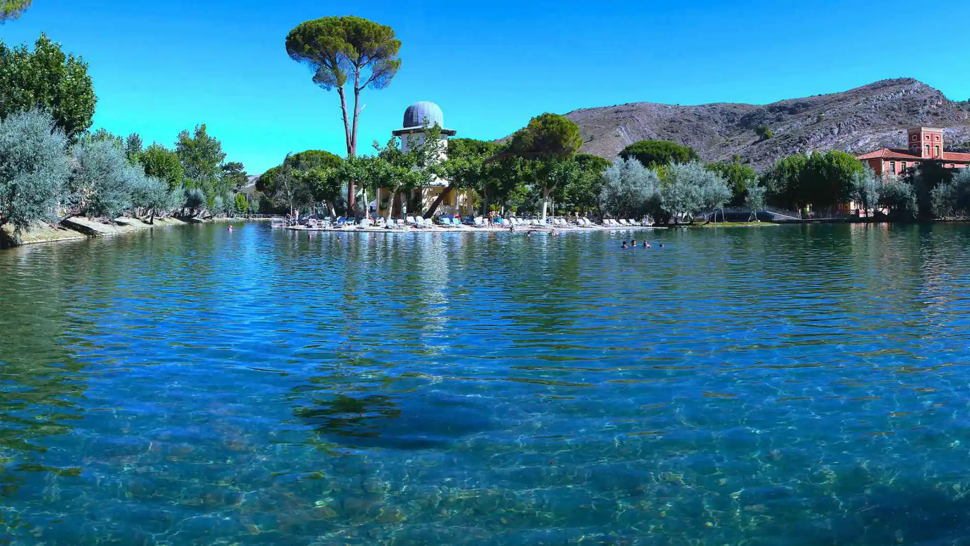 Lago termal del Balneario Pallares en Zaragoza