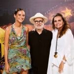 Victoria Federica de Marichalar y Borbón, Ludovico Einaudi y Sandra García-Sanjuán en el backstage 