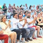El presidente del PPCV y president de la Generalitat, Carlos Mazón, en el cierre de campaña en la playa de San Juan de Alicante 