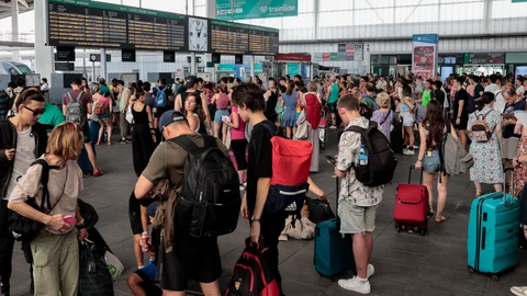 Suspendida la circulación de trenes en Valencia por una incidencia en un túnel