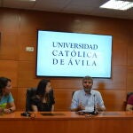 El director del Servicio de Deportes de la UCAV, Ricardo Reier, junto a los responsables de los clubes deportivos