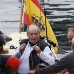 SANXENXO (PONTEVEDRA), 20/04/2023.- El rey emérito, Juan Carlos I, sale a navegar en Sanxenxo, Pontevedra, este jueves. 