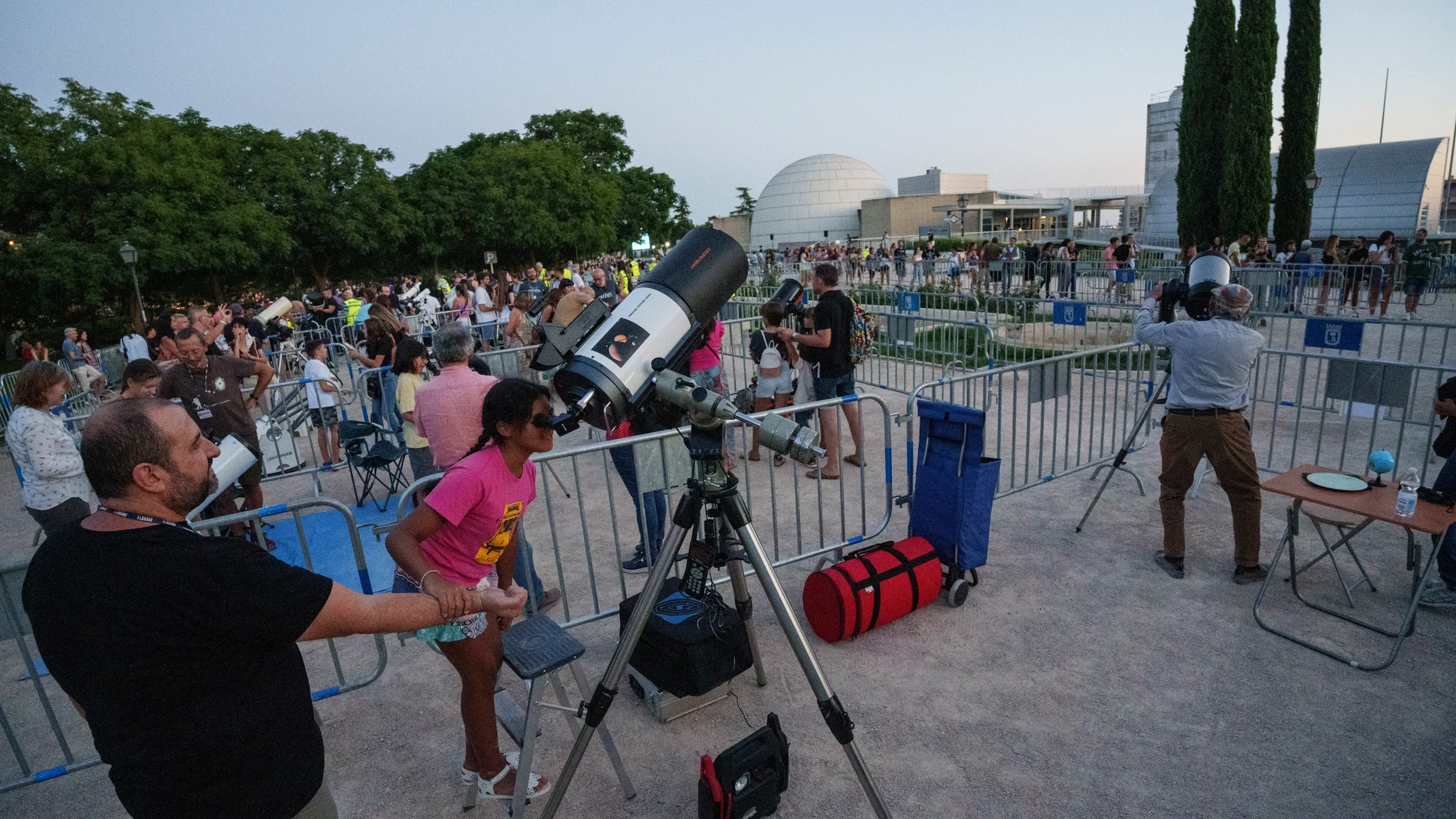 El Planetario de Madrid organiza una nueva jornada de observacin con telescopios