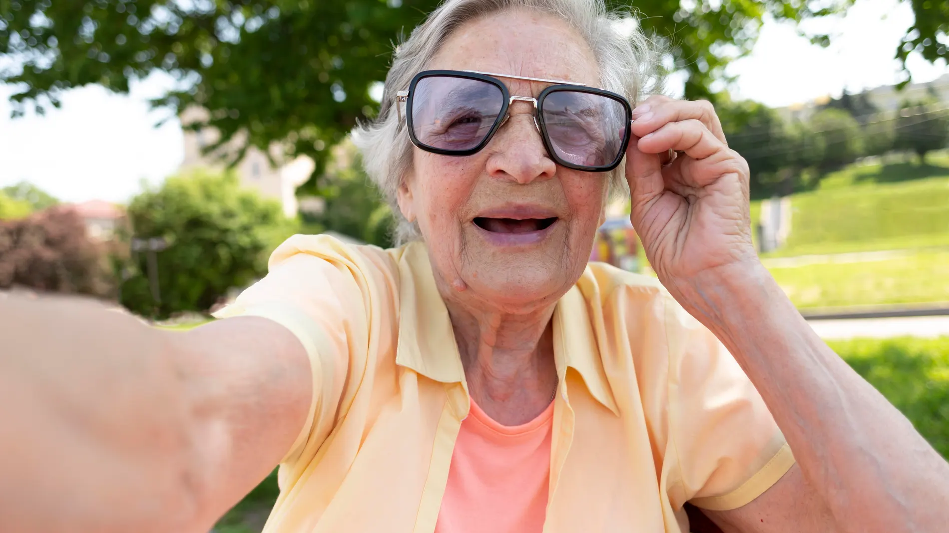 Mujer anciana consejos hábitos para vivir más