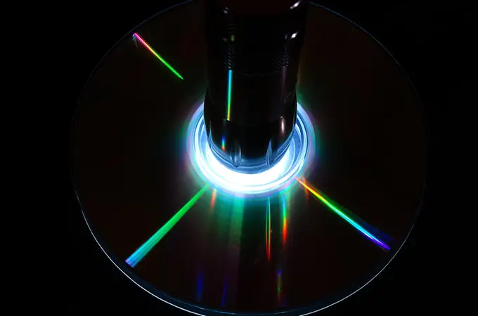 Así se ve el código binario en un CD