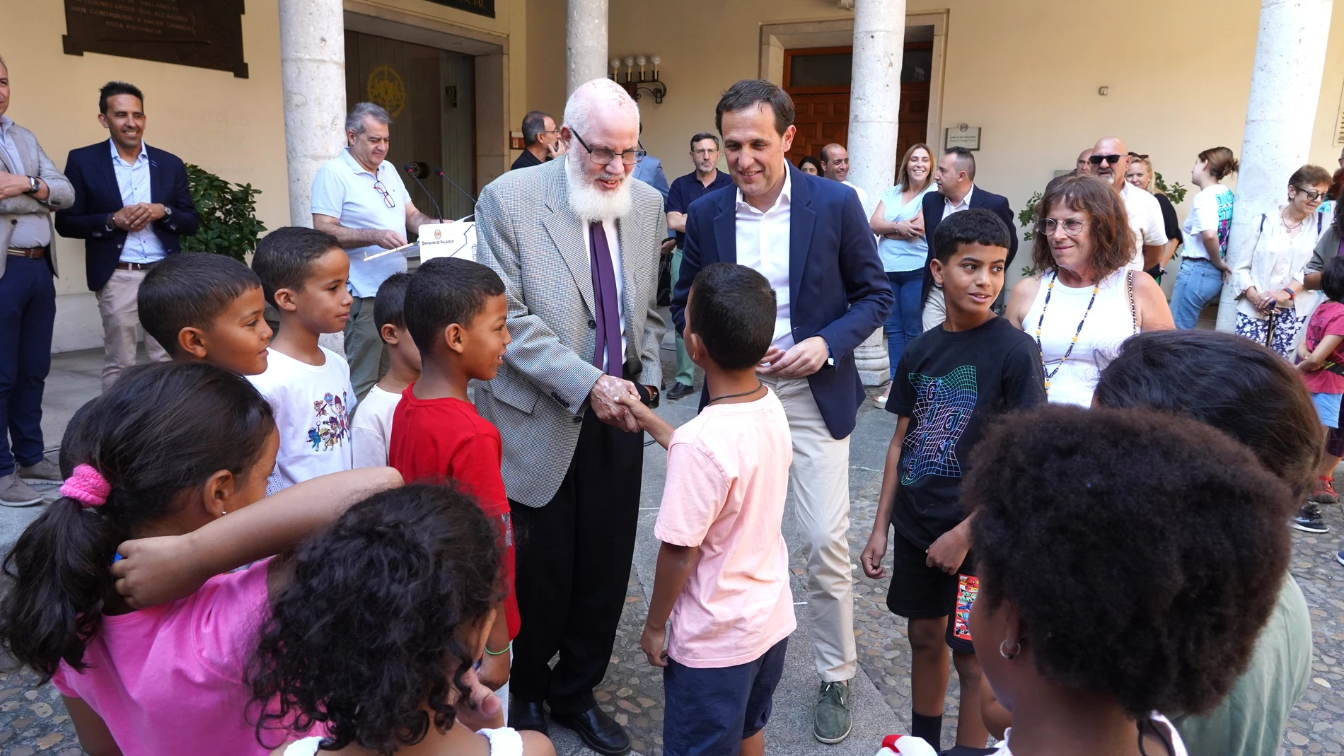 Recepción de la Diputación de Valladolid a 30 niños saharauis 