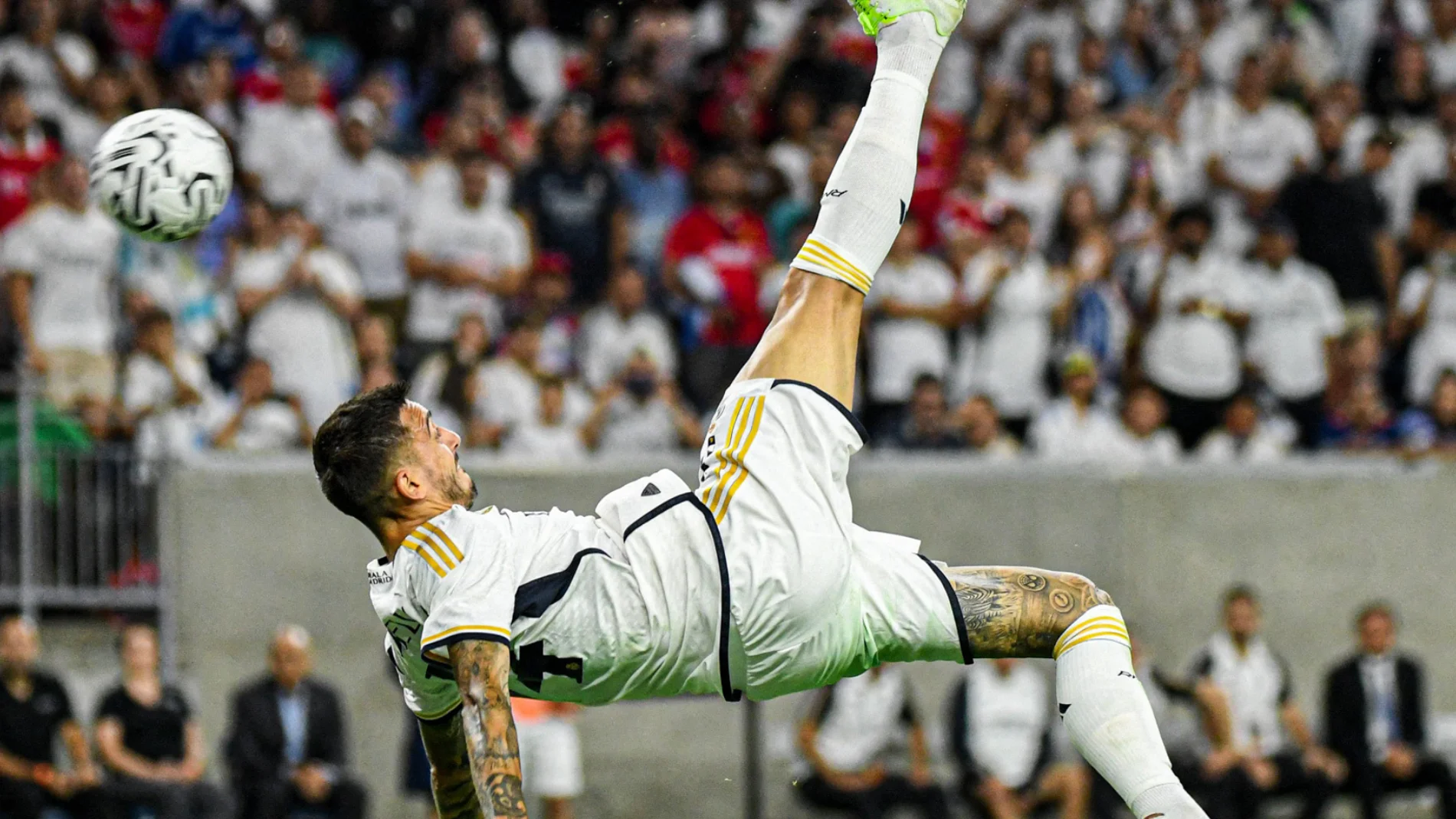 Entre chilenas y vaselinas, el Real Madrid sigue de maravilla