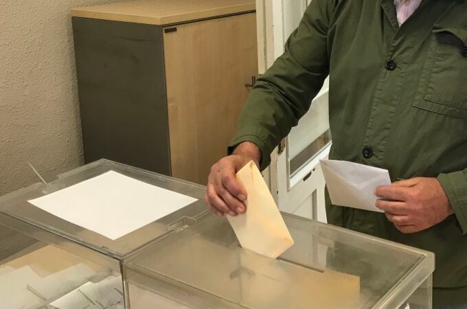 Hoy ha comenzado el voto en urna en los consulados.