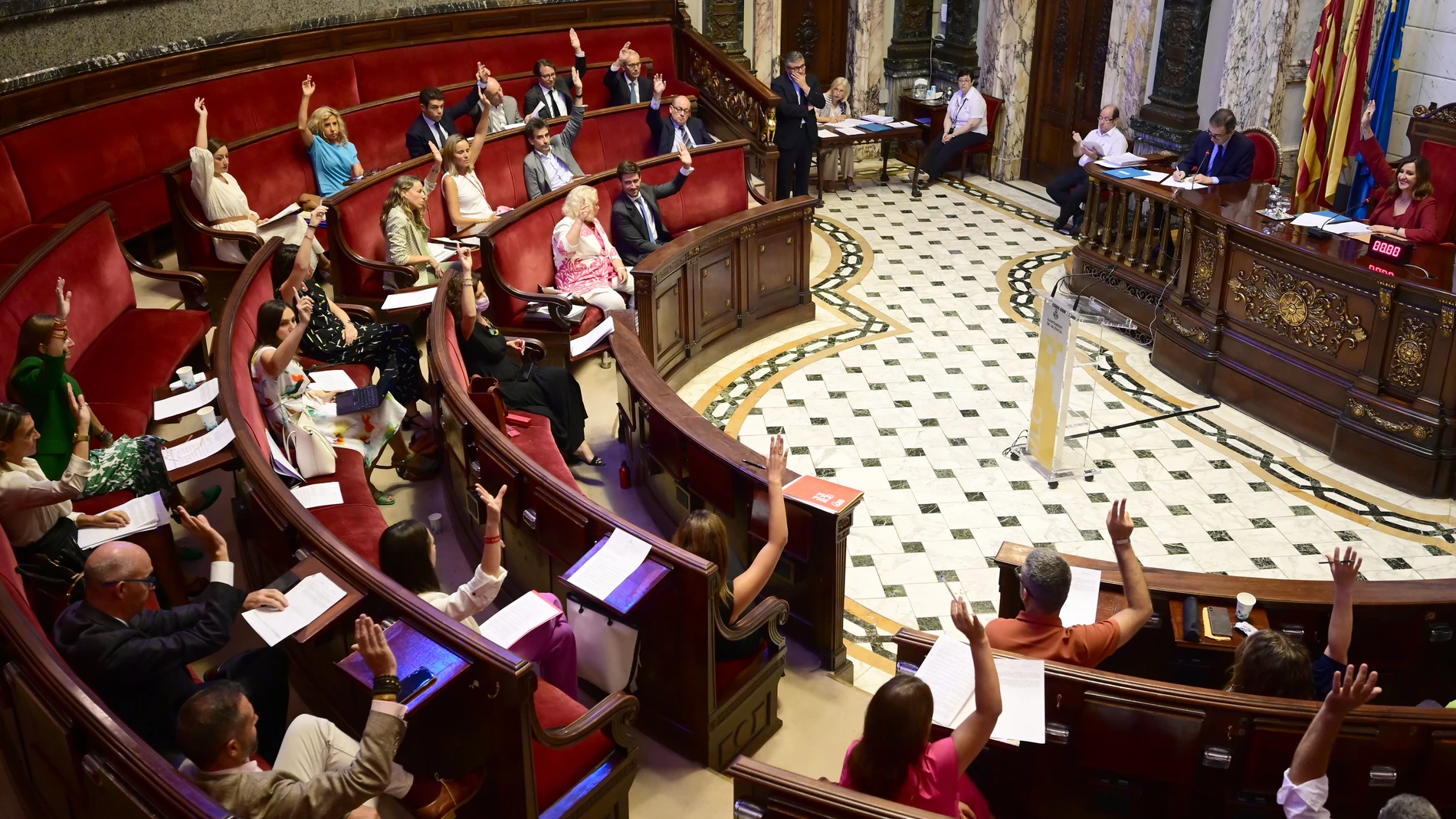 El Ayuntamiento de Valencia aprueba su organigrama en el que Vox no tiene áreas de gobierno