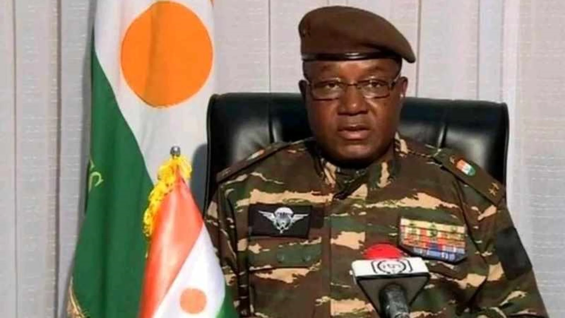 El general nigerino Abdourahmane Tchiani OFICINA DE LA RADIO Y TELEVISIÓN 30/07/2023