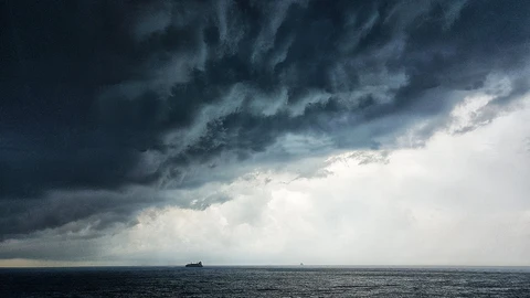 Tormenta sobre el mar