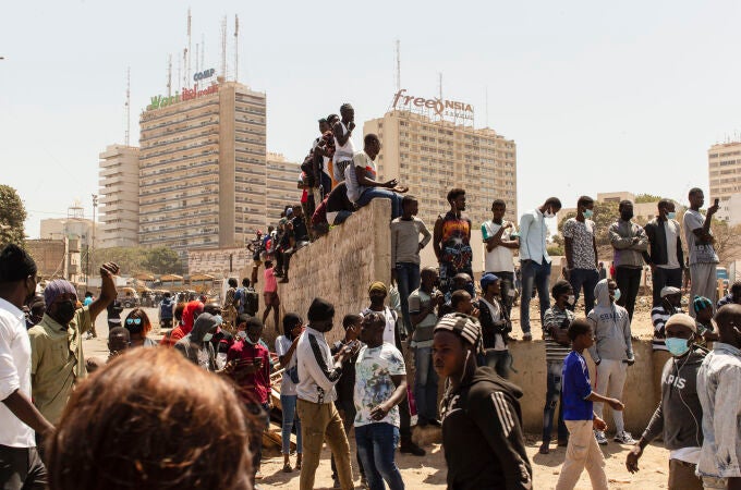 Senegal.- Al menos dos muertos y cinco heridos tras un ataque con cócteles molotov a un autobús en Senegal