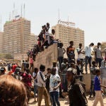 Senegal.- Al menos dos muertos y cinco heridos tras un ataque con cócteles molotov a un autobús en Senegal