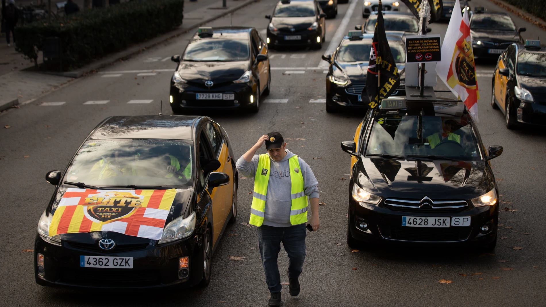Economía.- Élite Taxi llevará la sanción de Competencia de Cataluña a la justicia y dice que las calles "arderán"
