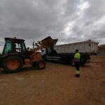 Retiran más de 141 toneladas de residuos en cunetas y caminos de Salamanca donde se producen vertidos ilegales