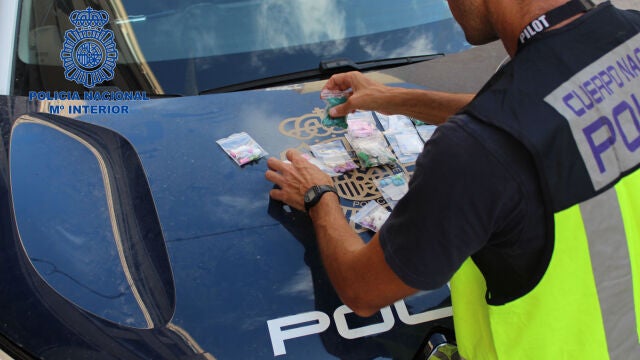 Detenidos trece jóvenes que iban a un festival de música electrónica por tráfico de drogas