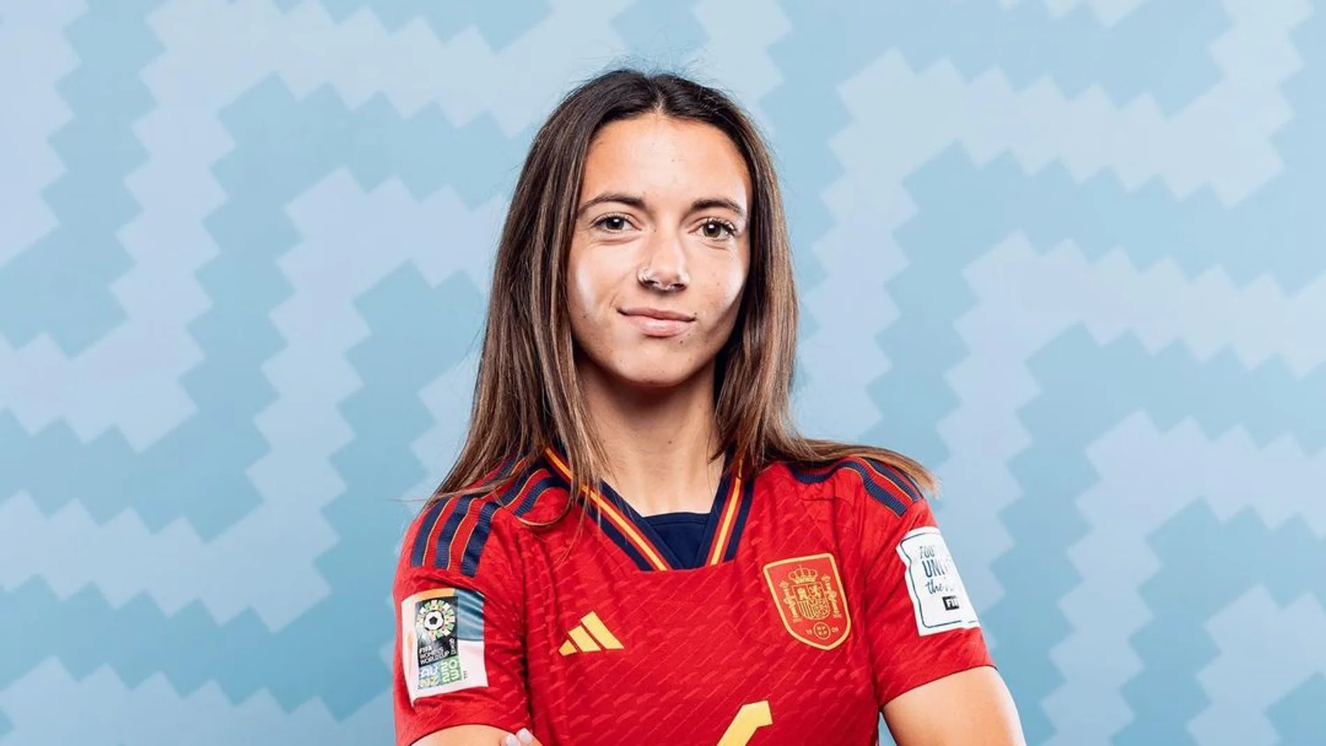 Aitana Bonmatí con la camiseta de la selección española