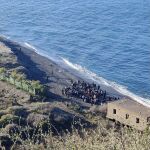 Imagen de la llegada de una embarcación a la costa de Adra