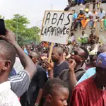 Níger.- Grupos de voluntarios vigilan las calles de Niamey ante posibles represalias contra la junta militar de Níger