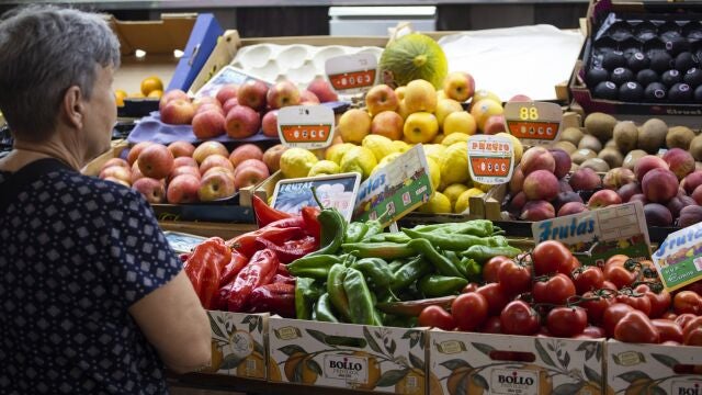 Precios en una frutería.