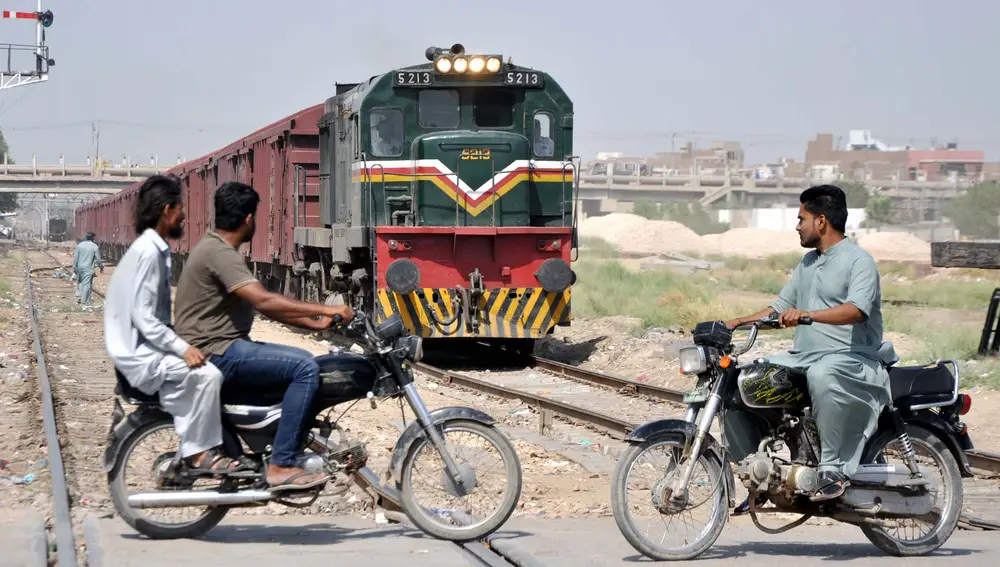 AMP.- Pakistán.- Al menos 30 muertos y 80 heridos tras un accidente de tren en el sur de Pakistán