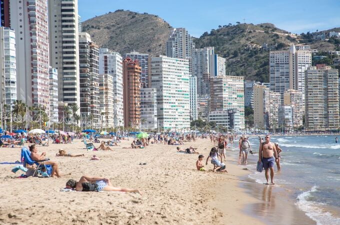 Edificios de viviendas en la playa de Poniente, en Benidorm.