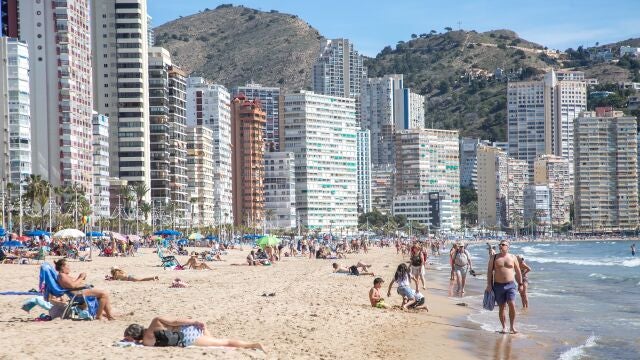 Edificios de viviendas en la playa de Poniente, en Benidorm.