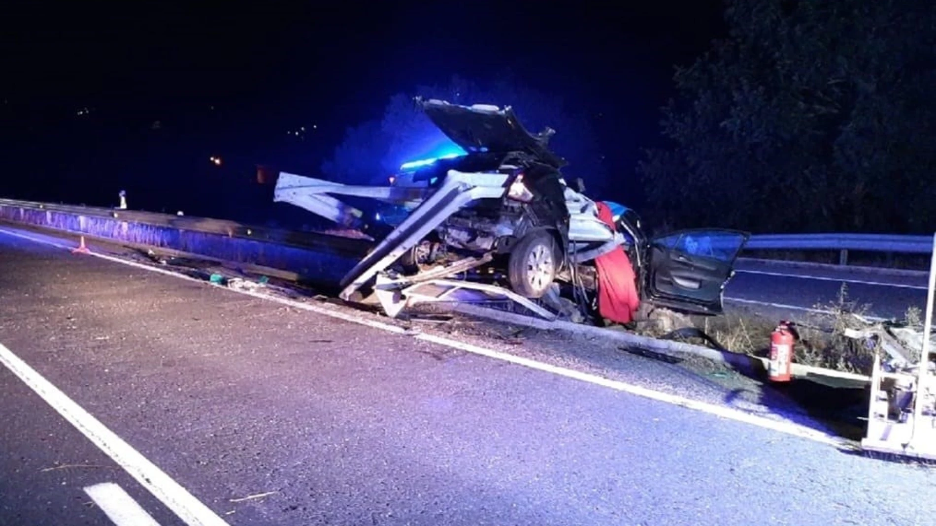 El Ayuntamiento de Chantada (Lugo) ha decretado dos días de luto por los dos jóvenes de 18 fallecidos en el accidente de coche