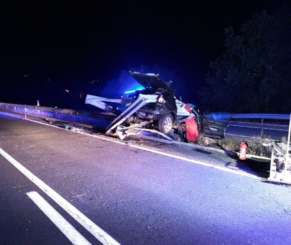 El Ayuntamiento de Chantada (Lugo) ha decretado dos días de luto por los dos jóvenes de 18 fallecidos en el accidente de coche