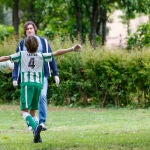 Los niños españoles quieren ser futbolistas o policías y las niñas profesoras o veterinarias, según un estudio