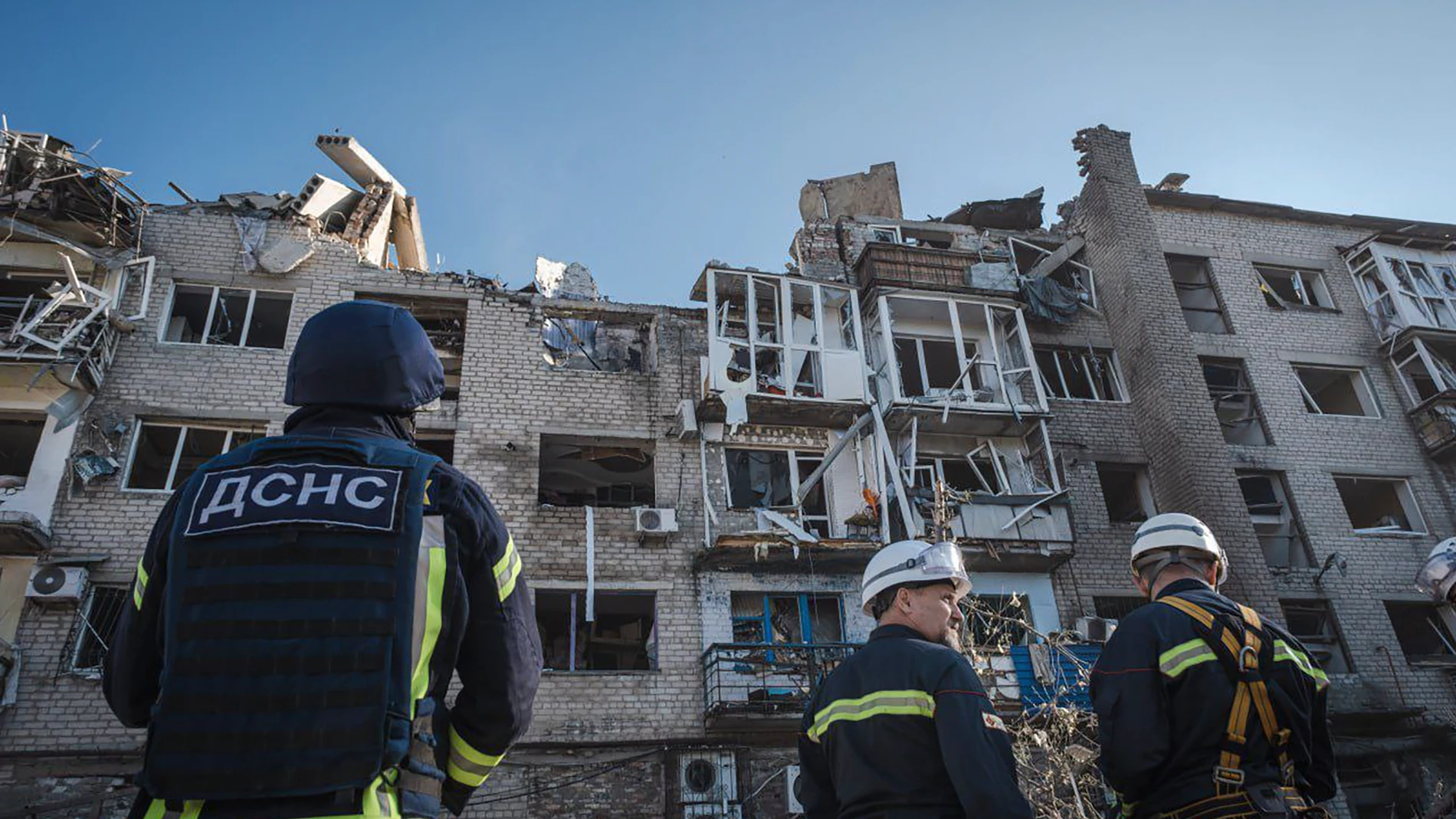 In this photo provided by the Ukrainian Emergency Service, rescuers work on the scene of a building damaged after Russian missile strikes in Pokrovsk, Donetsk region, Ukraine, Tuesday, Aug. 8, 2023. (Ukrainian Emergency Service via AP Photo)