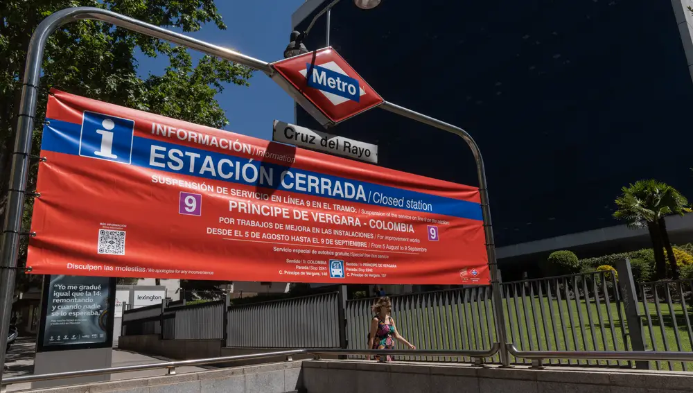 Estación de Cruz del Rayo cerrada por obras de la línea 9 de metro en Madrid. David Jar