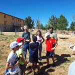 Campamento en Gredos donde se enseña a los niños a ser buenos agricultores y ganaderos
