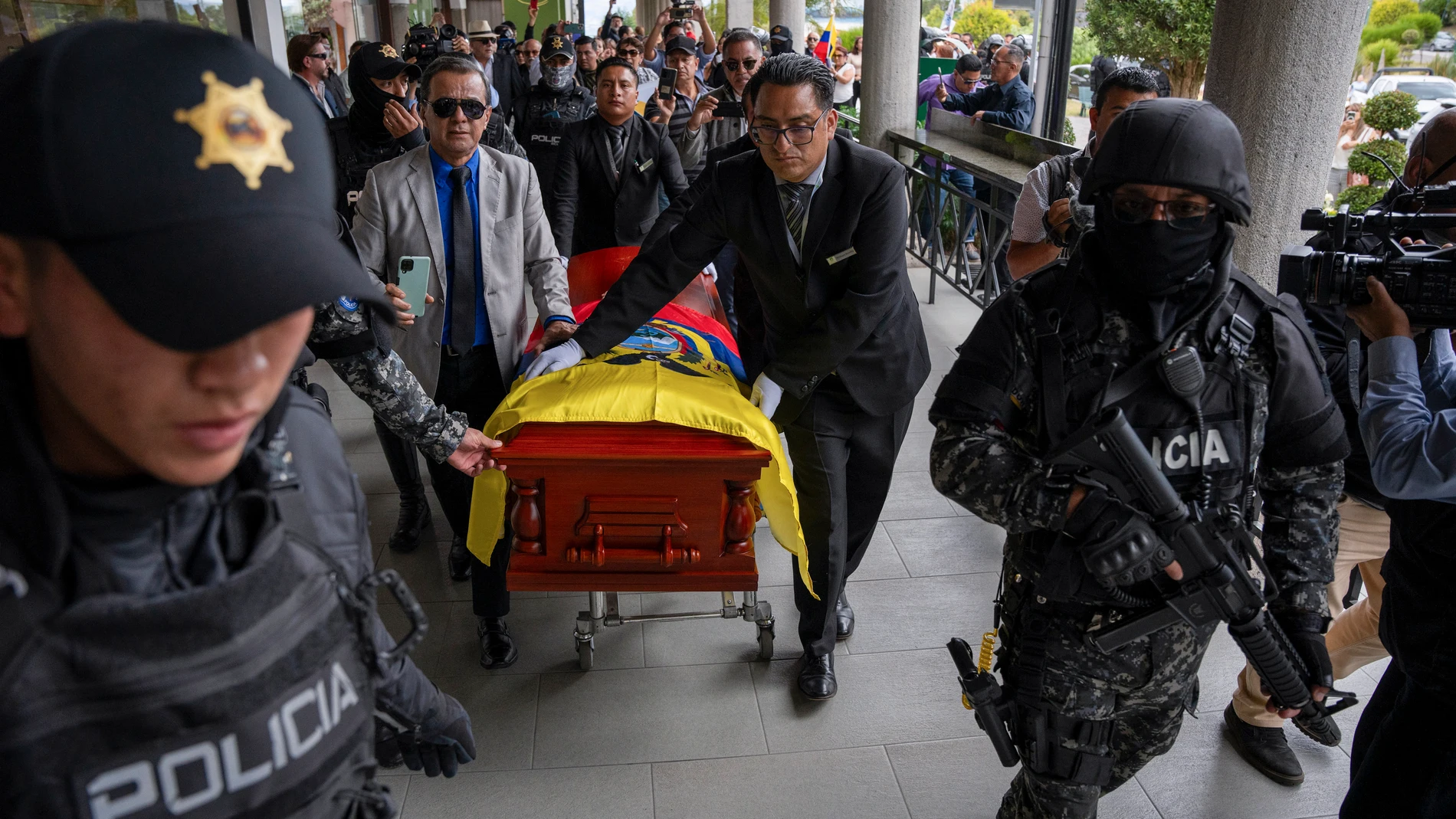 Relatives push the coffin of slain presidential candidate Fernando Villavicencio upon arrival to Camposanto Monteolivo cemetery for his burial in Quito, Ecuador, Friday, Aug. 11, 2023. The 59-year-old was fatally shot at a political rally on Aug. 9 in Quito. (AP Photo/Carlos Noriega)