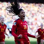 La delantera de la selección española Salma Paralluelo (18), muestra su alegría tras marcar gol en la prórroga durante el partido de cuartos de final de la Copa Mundial Femenina de la FIFA 2023 entre España y Holanda en Wellington, correspondiente a los cuartos de final del mundial femenino en Australia y Nueva Zelanda.