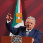 López Obrador destaca una reducción "histórica" de la pobreza en México