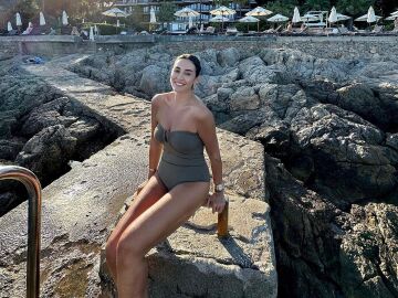Vicky Martín Berrocal se despide de Mallorca posando en bañador y mostrando orgullosa su celulitis