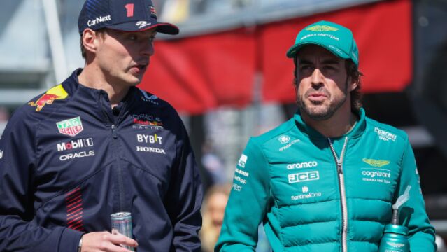 Max Verstappen y Fernando Alonso, en un gran premio reciente