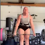 Polémica por récord de levantamiento de pesas de hombre transgénero en Canadá: debate sobre la equidad deportiva