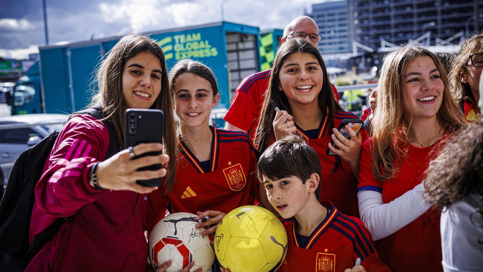 El beso de Aitana no fue a la «zurdita» Foto