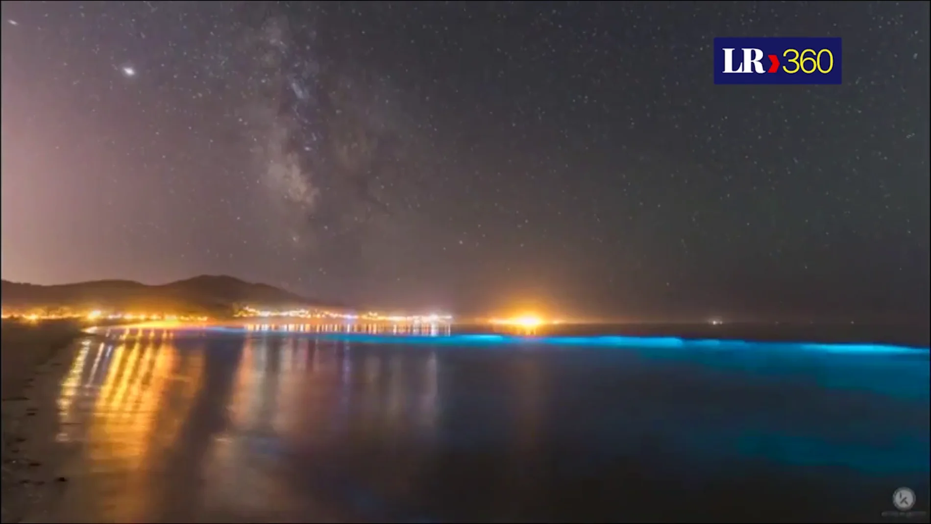Las Algas Luminiscentes Transforman la Costa da Morte en un Mar de Azul Brillante