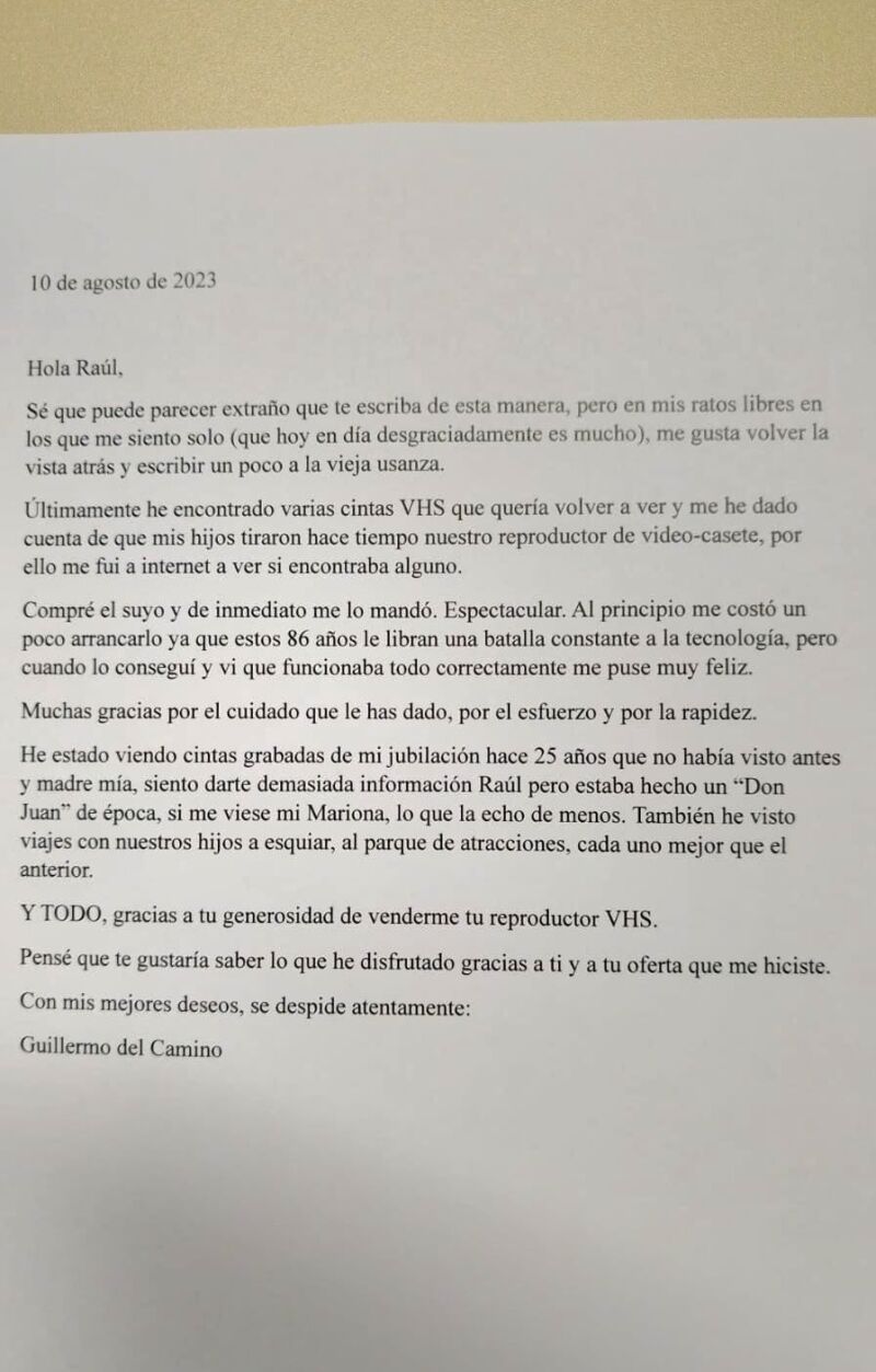 Abuelo Conmueve a Vendedor con una Carta de Agradecimiento Tras Comprar un Videocasete