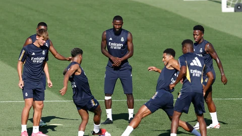 Rüdiger, en el centro de la imagen, en el entrenamiento del Real Madrid